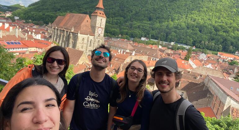 Tour gratuito: scoprite Brașov in compagnia di un artista locale Fornito da Andreea