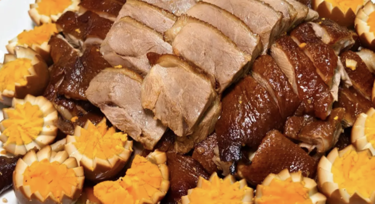 Um Sabor de Hong Kong: Jantar em Estilo Familiar com o Lendário Ganso Assado