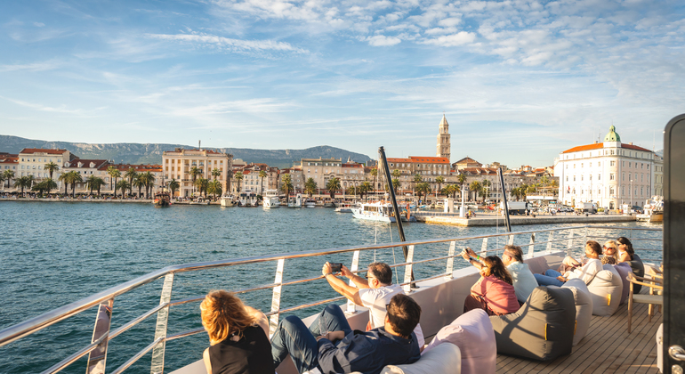 Tour in catamarano Lux: Solta, Hvar e le Isole Pakleni