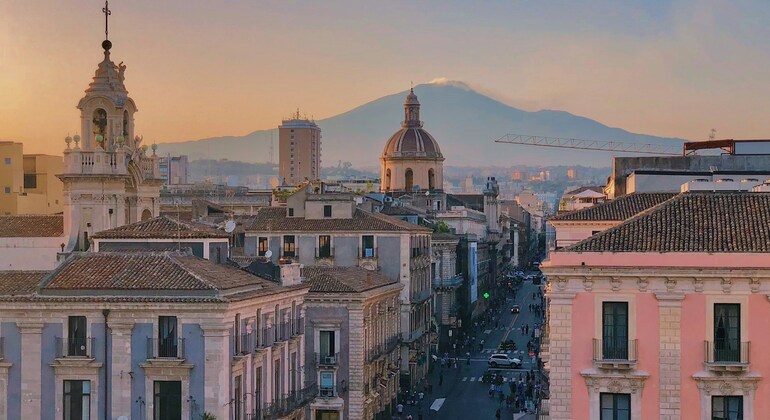 Catania: Caminhada Urbana e Tesouros Escondidos Entre Antigas Correntes de Lava Organizado por Viviana Scuderi