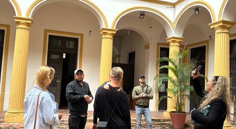 Itinerario a piedi: un viaggio nella storia di Santa Cruz Fornito da Paul Vaca Guardia