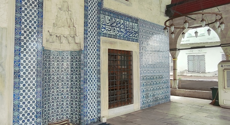 Istanbul: Paint Your First İznik Tile with a Local Artist Turkey &mdash; #3