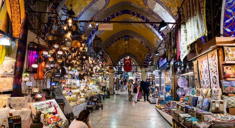 Recorrido por los lugares más destacados y los sabores de la Esmirna histórica