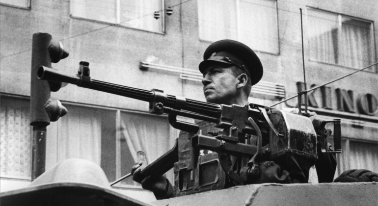 hidden-prague-nazism-and-communism-in-the-new-town-es-6