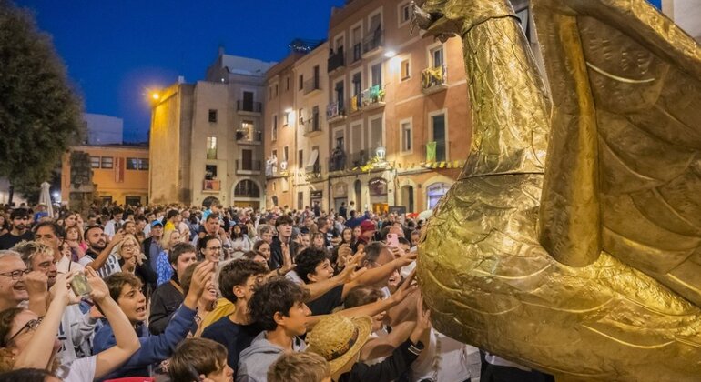 Santa Tecla Tour: Conoce y Vive la Fiesta que Transforma Tarragona Operado por Tarragona Walking Tours