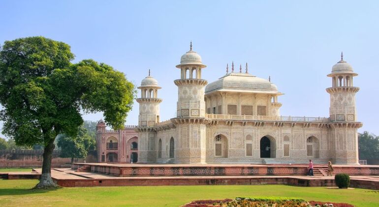 Excursion en voiture au Taj Mahal pour admirer le lever du soleil, au départ de Delhi Fournie par Sejwal Holidays