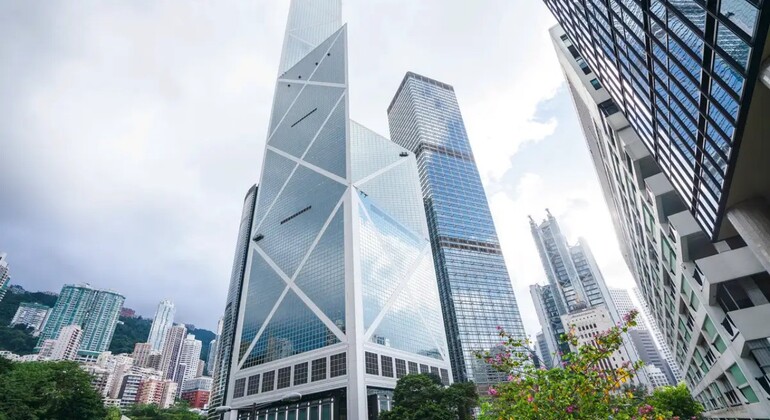 victoria-peak-night-tour-hong-kongs-iconic-skyline-es-4