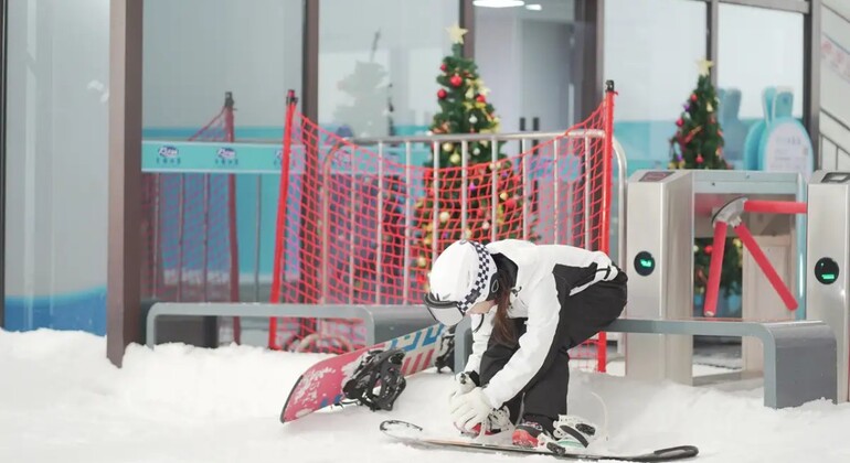 shenzhenkaroo-ice-and-snow-world-four-hour-ski-pass-en-2