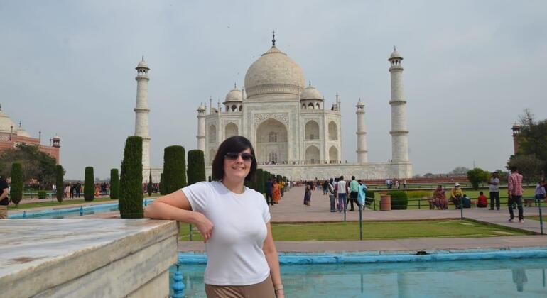 Gurgaon to Taj Mahal Tour 