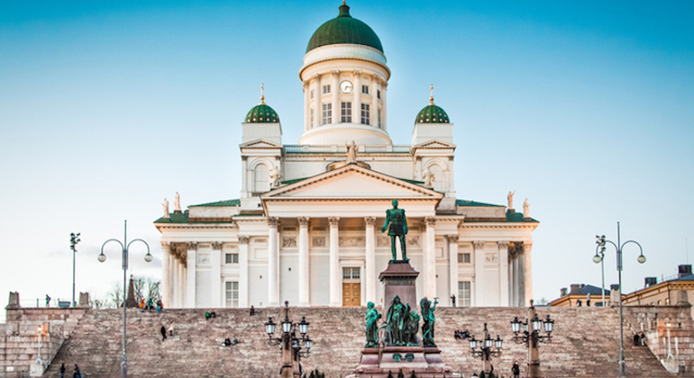 Tour d'Helsinki en lumière