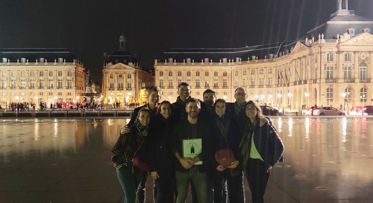 Visita guiada gratuita por Burdeos de noche: anécdotas, historia y callejuelas recónditas Francia &mdash; #3