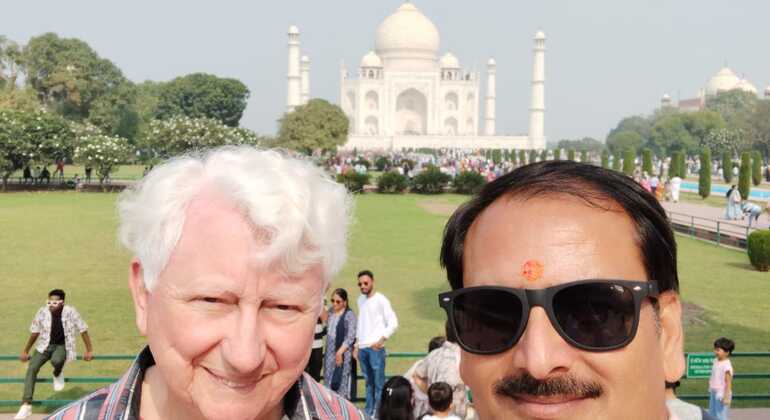Taj-Mahal-Tour ab Flughafen Noida Bereitgestellt von Taj Mahal Tour from Noida Airport