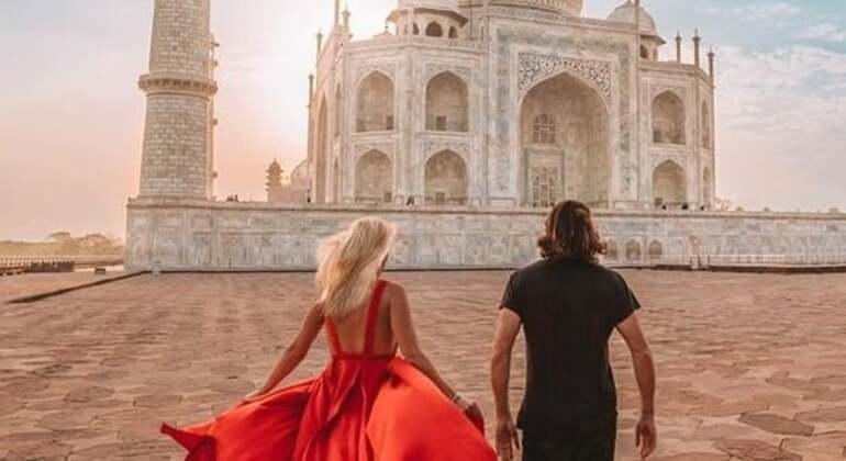 Ab Delhi: Tagesausflug zum Taj Mahal und nach Agra mit dem Auto Bereitgestellt von From Delhi: Same-Day Taj Mahal & Agra Tour by Car
