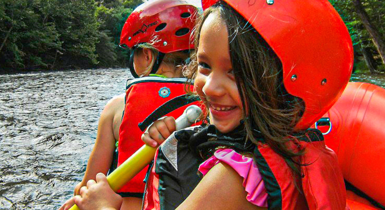 Rafting em águas bravas em Kitulgala
