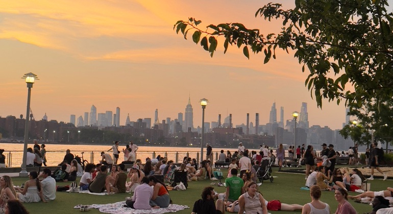 Williamsburg Free Tour: Jewish Culture, Street Art, Food & NYC History USA &mdash; #2