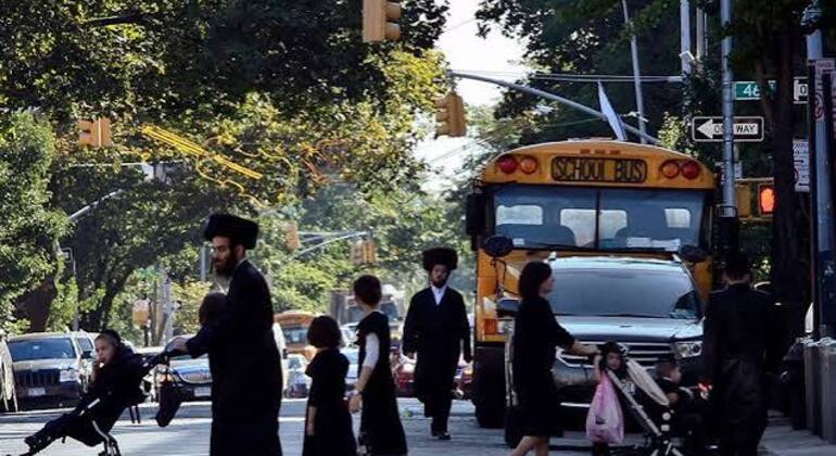 Williamsburg Free Tour: Jewish Culture, Street Art, Food & NYC History USA &mdash; #4