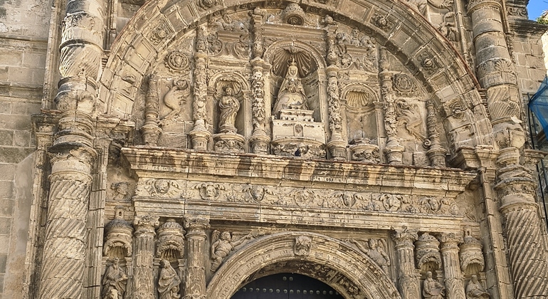 The Must-See Port: Free Tour of the City of a Hundred Palaces Spain &mdash; #2