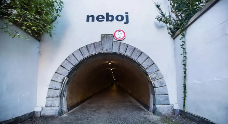 Visita guiada gratuita «El lado secreto de Praga»: Cerveza y arte urbano