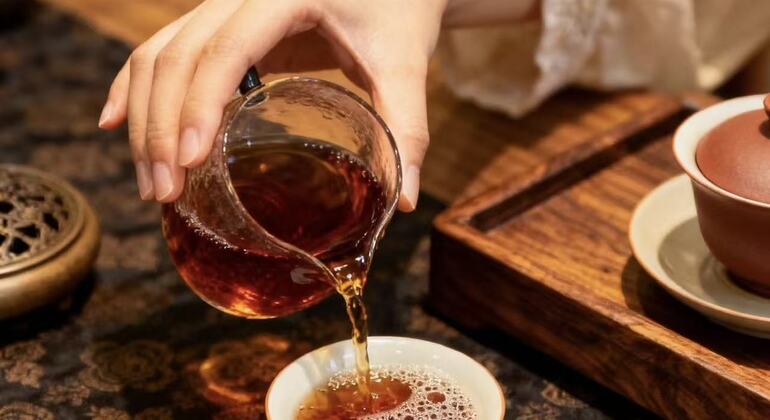 Découverte de la culture chinoise du thé : dégustation et appréciation du thé Fournie par Chinese Tea‑Culture Experience: Tea Tasting & Appreciation