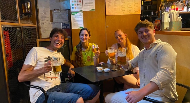 Kneipentour durch Funchal: Authentische lokale Bars & geselliger Abend Bereitgestellt von Funchal Pub Crawl: Authentic Local Bars & Social Night