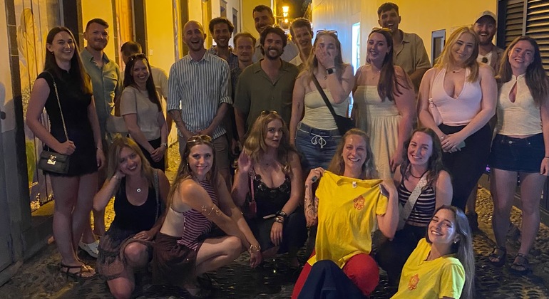 funchal-pub-crawl-authentic-local-bars-and-social-night-es-6