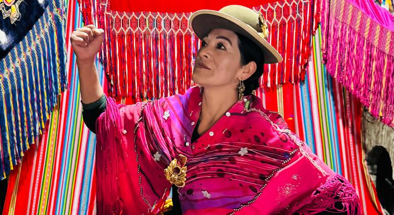 Espectáculo de lucha libre de las cholitas y visita a la galería de arte Operado por Cholitas Wrestling Show & Art Gallery Tour