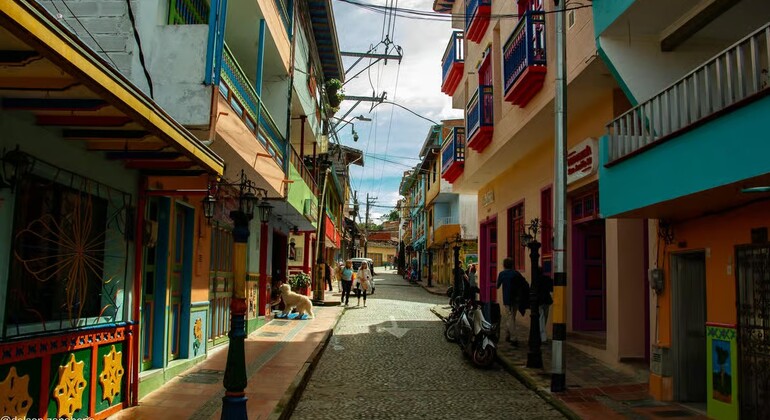 De Medellín a Guatapé: Alto del Chocho, Rock y Zócalos Colombia &mdash; #4