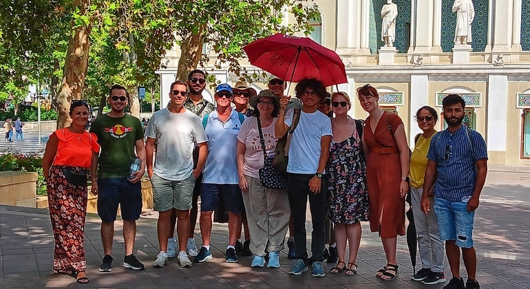 Paseo por el casco antiguo de Bakú y la historia del petróleo