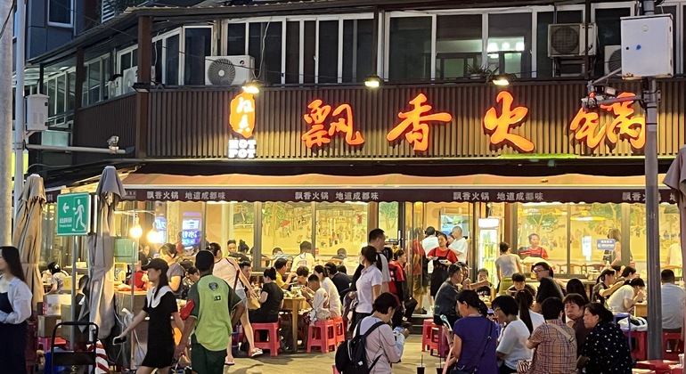 Kostenlose Stadtführung durch Chengdu: Essen, Markt & das Leben vor Ort  Bereitgestellt von Chengdu Street Curture Free Tour: Food, Market & Local Life 