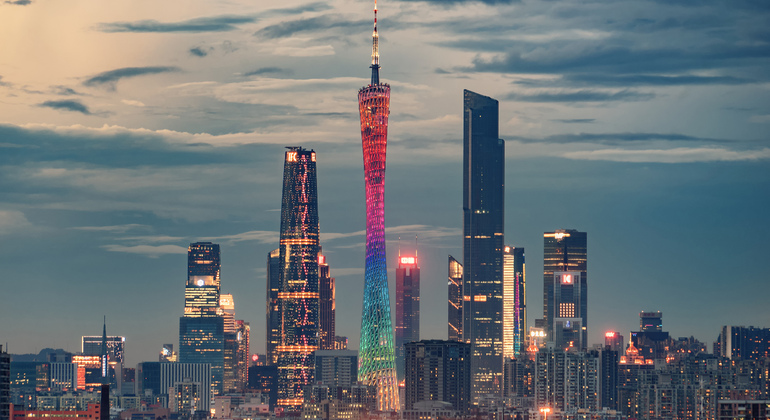 Stadtrundfahrt durch Guangzhou Cyber City mit Roboter, Elektroautos, Drohnen und Nachtansichten China &mdash; #4