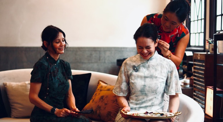 tea-ceremony-tea-tasting-experience-with-qipao-es-3