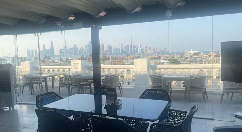 Doha : visite gastronomique traditionnelle au Souq Waqif avec vue sur les toits de la ville Fournie par Doha: Souq Waqif Traditional Food Tour with Skyline Views