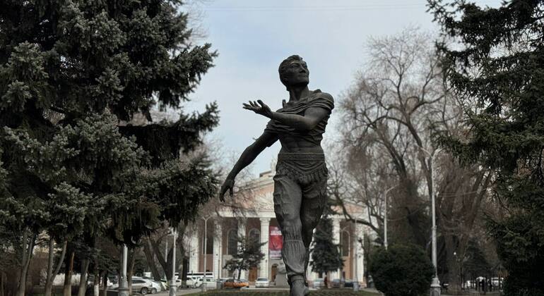 Visite de Bichkek : histoire de l'URSS, architecture soviétique, statues et mosaïques Kirghizistan &mdash; #6