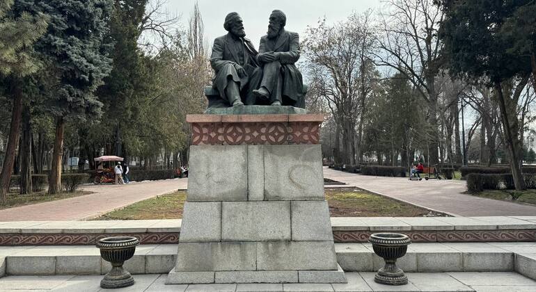 Visite de Bichkek : histoire de l'URSS, architecture soviétique, statues et mosaïques Kirghizistan &mdash; #7