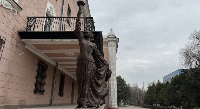 Visite de Bichkek : histoire de l'URSS, architecture soviétique, statues et mosaïques Kirghizistan &mdash; #12