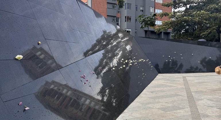 Oltre Escobar: tour sulla storia, la memoria e la trasformazione di Medellín Colombia &mdash; #7