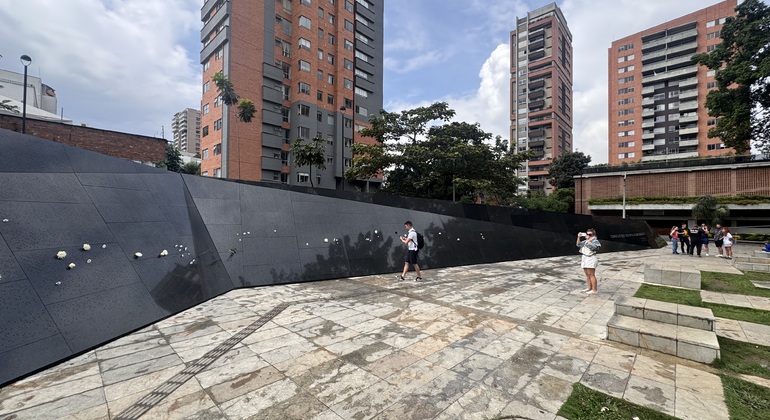 Oltre Escobar: tour sulla storia, la memoria e la trasformazione di Medellín Colombia &mdash; #8