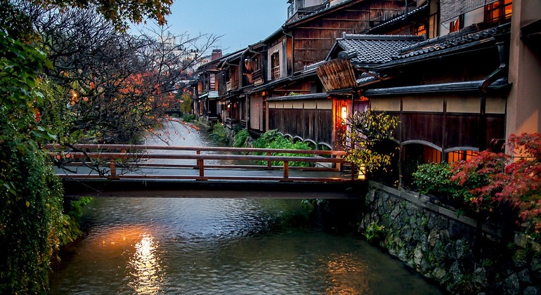 Free Evening Tour of Gion and the Geisha Districts  Provided by Free Evening Tour of Gion and the Geisha Districts 