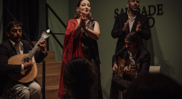 Passeio noturno de fado: música ao vivo e um copo de vinho Portugal &mdash; #2