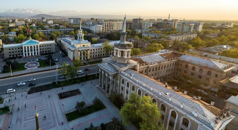 Bishkek a través de la mirada de los locales: recorrido gratuito por las calles, las historias y la cultura Operado por Bishkek Through Local Eyes: Streets, Stories & Culture Free Tour