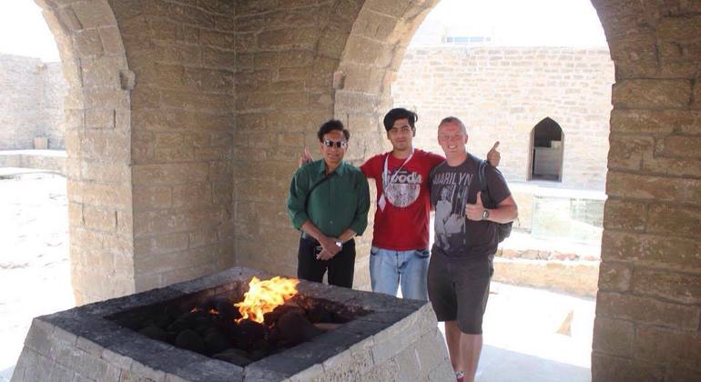 Visita ao Mystic Ateshgah e à Burning Mountain Organizado por Baku Explorer