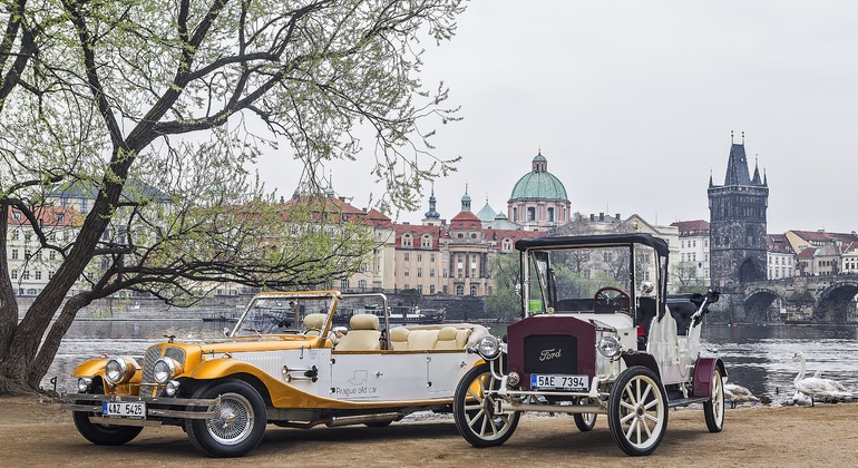 Recorrido en coche de lujo por Praga Operado por Prague old car s.r.o.