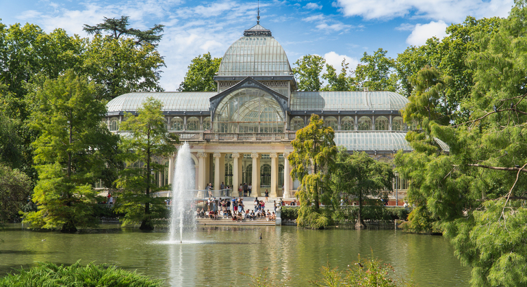 Discover the Heart of Madrid: From Retiro to the Bourbons - Monumental