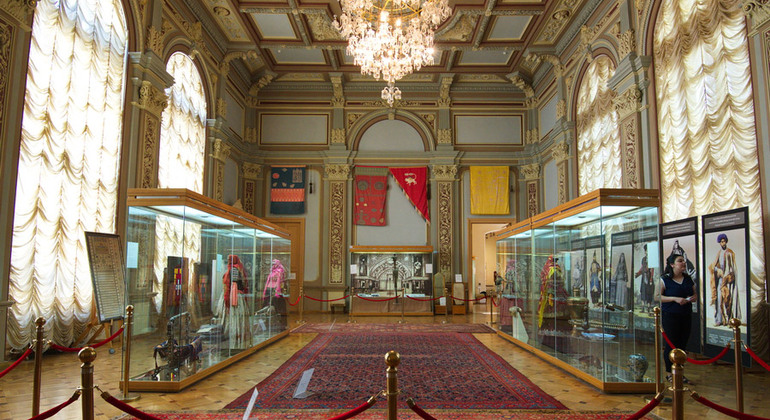 Baku Downtown Original Walking Tour Azerbaijan &mdash; #38