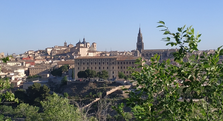 Excursão de dia inteiro a Toledo e Segóvia Organizado por Experience Travel Tours
