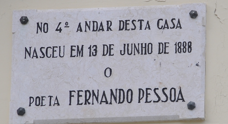 Walking Tour Lisbon of Fernando Pessoa Provided by Lisboa Autentica