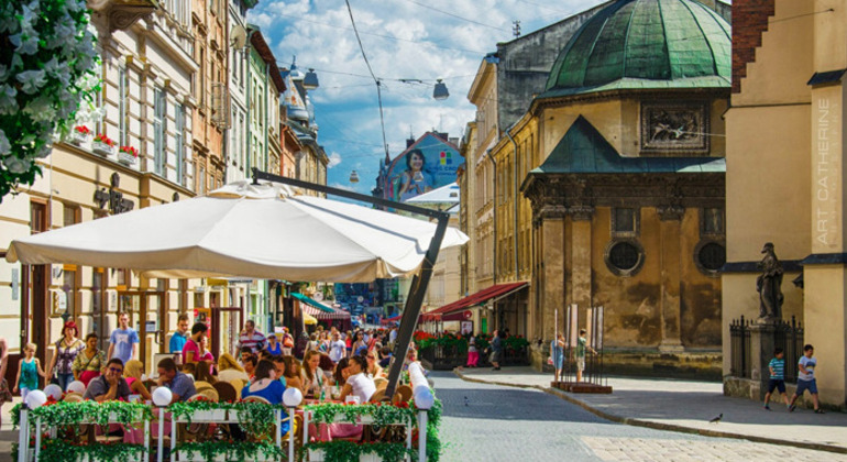 Passeio a pé em Lviv Organizado por Alona