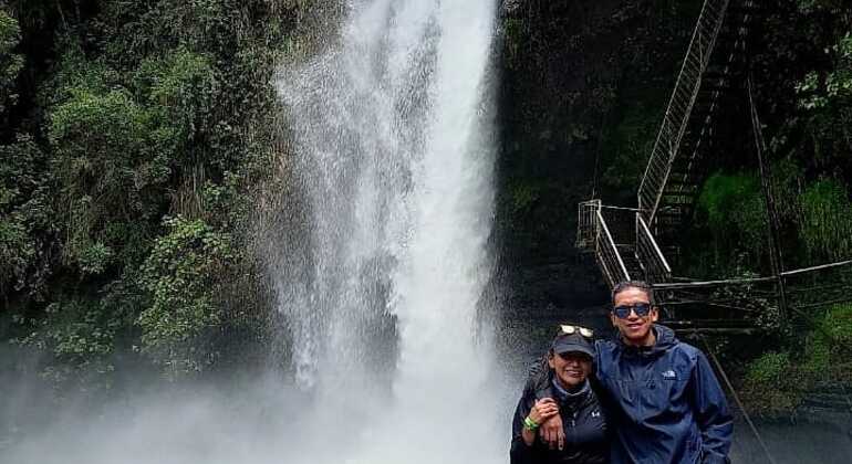 Excursión privada en Quito: Ruta de senderismo Kana Yaku y aventura en las cascadas