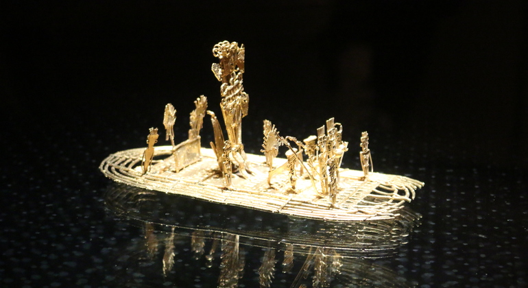 La Candelaria, Monserrate and Museums Bogotá City Tour Colombia — #5