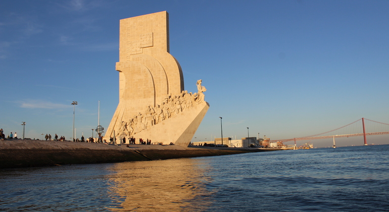 Excursion en bateau rapide à Lisbonne au coucher du soleil et à la lumière du jour Fournie par SeaEO Tours